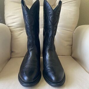 SOLD Men’s Ariat Cowboy Boots